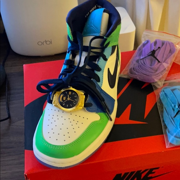 WMNS Air Jordan 1 Mid Fearless (Size 6w) - Picture 11 of 16